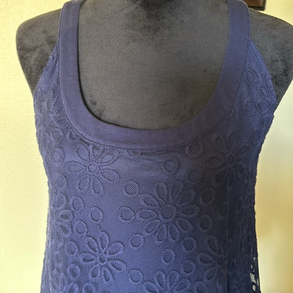 💖Tommy Hilfiger navy sheer sleeveless embroidered flower tank - Picture 2 of 7